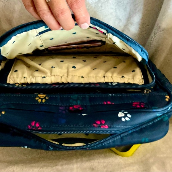 Paws Navy Lug Carousel XL crossbody, barely used - Picture 2 of 5